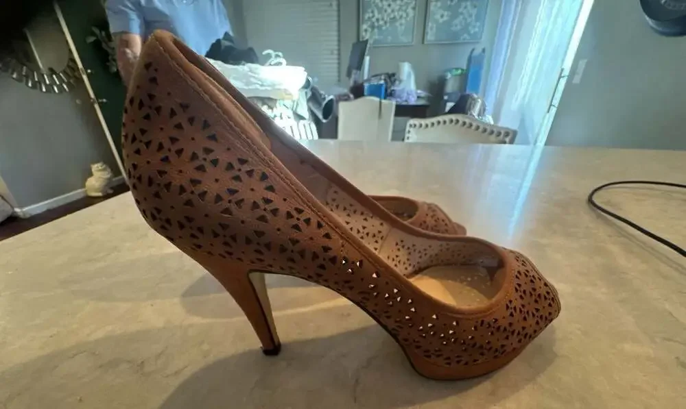 Enzo Angiolini Brown Leather Peep-Toe Heels Size 7M with Laser Cut Pattern
